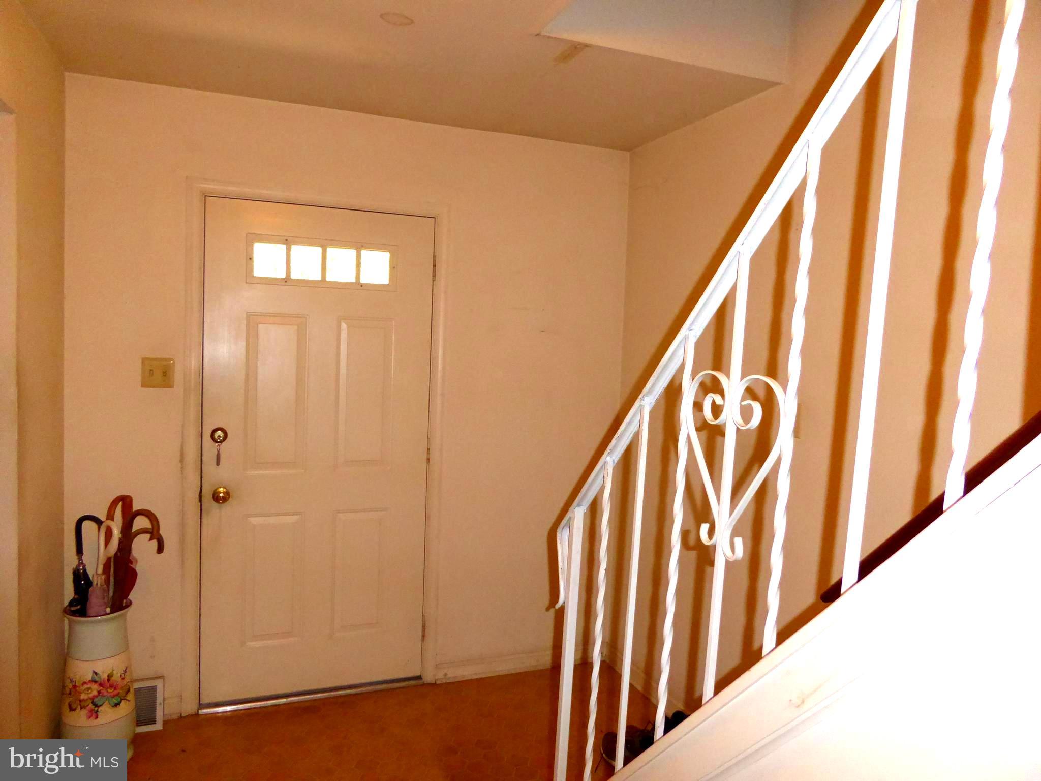 264 North Ridge Avenue Ambler, PA 19002 - Photo 2 of 11 Foyer