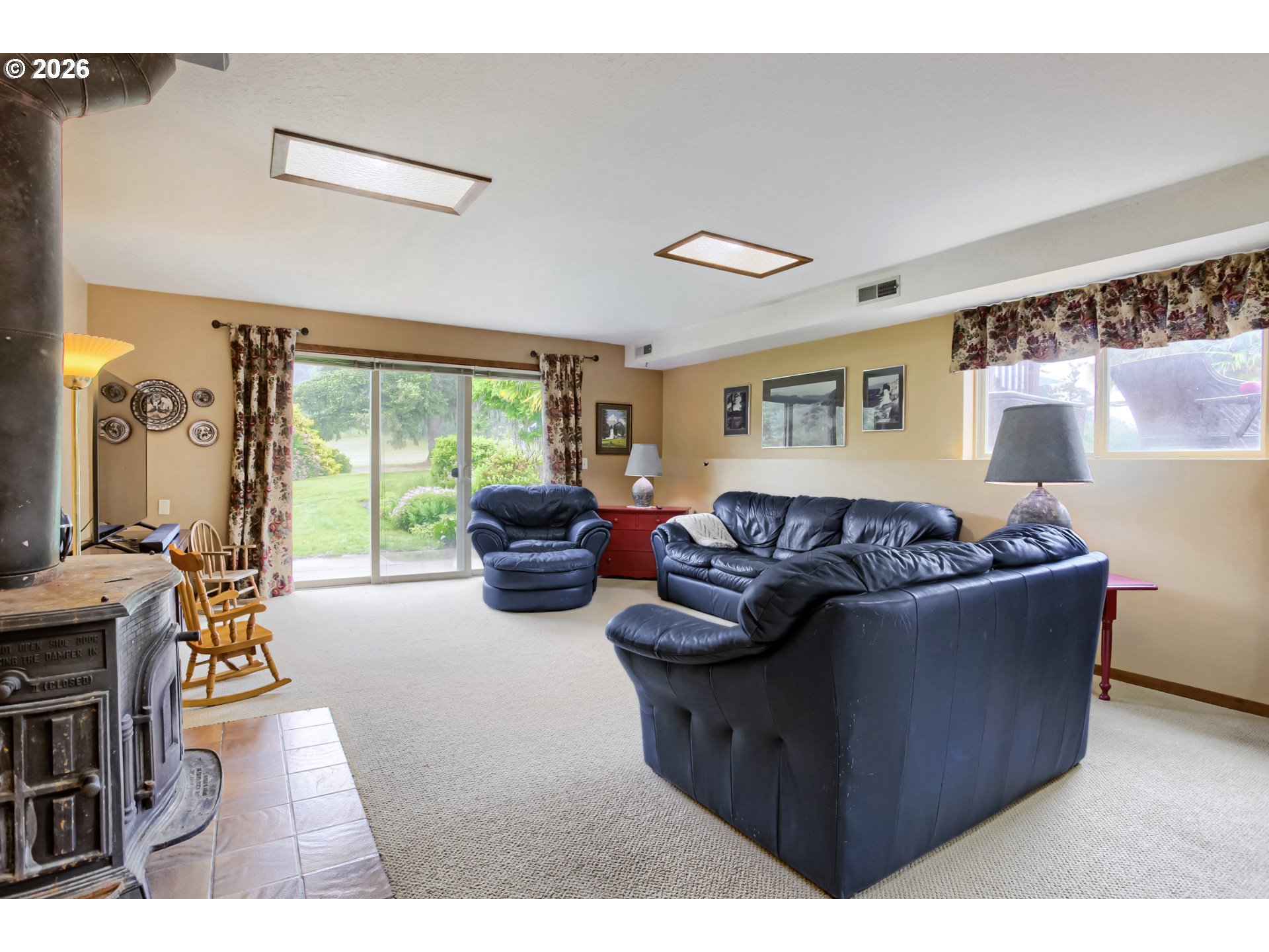 34790 Southwest South Ranch Road Newberg, OR 97132 - Photo 9 of 31 Family Room