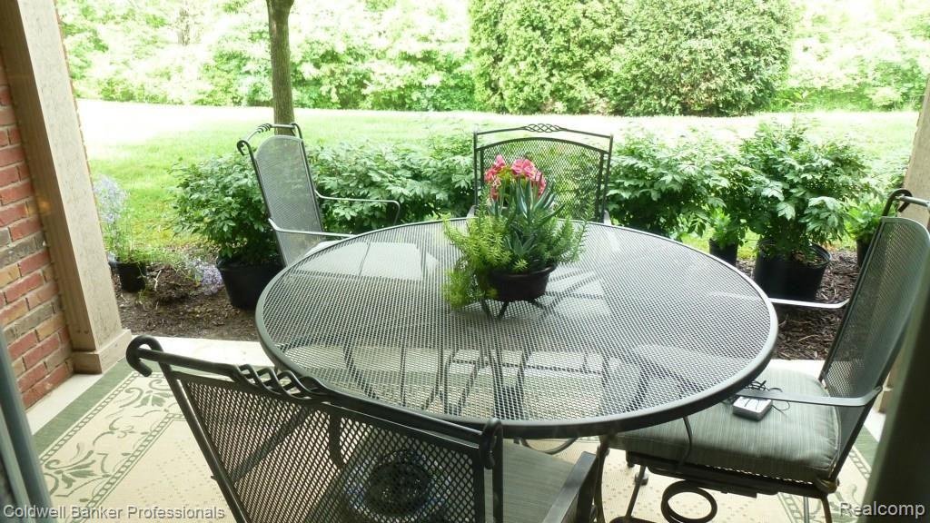 3446 Tremonte Circle, Unit 163 Rochester, MI 48306 - Photo 17 of 26 P1010929.jpg
