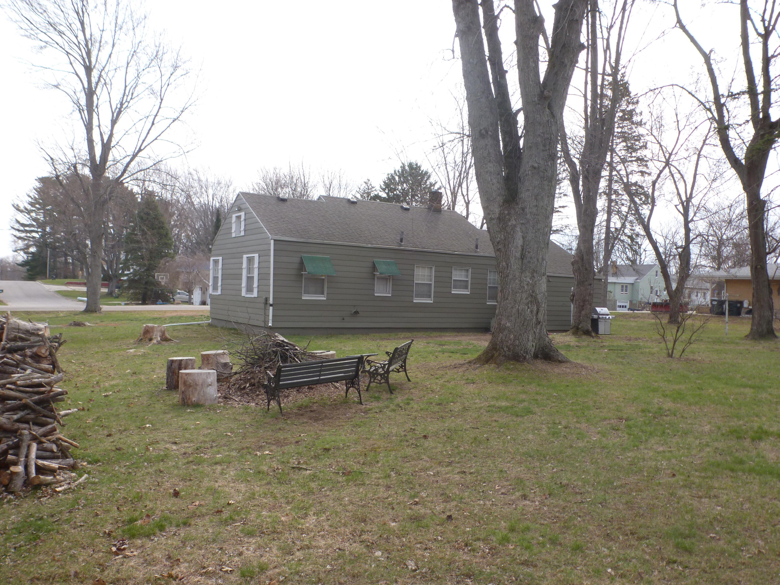 5610 Ridge Road Stevensville, MI 49127 - Photo 10 of 11 Side of home