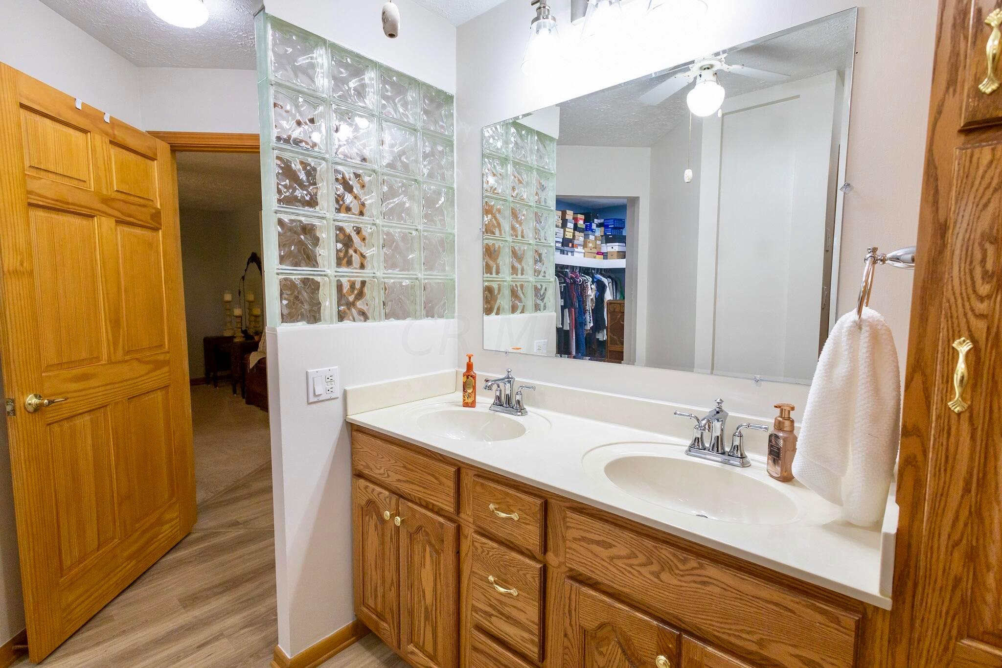 1136 Adare Road Marion, OH 43302 - Photo 28 of 60 Primary Bath Suite 2