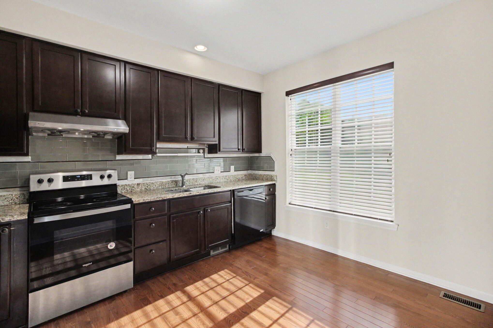 41574 Mitchell Road Novi, MI 48377 - Photo 6 of 27 007_file_4634