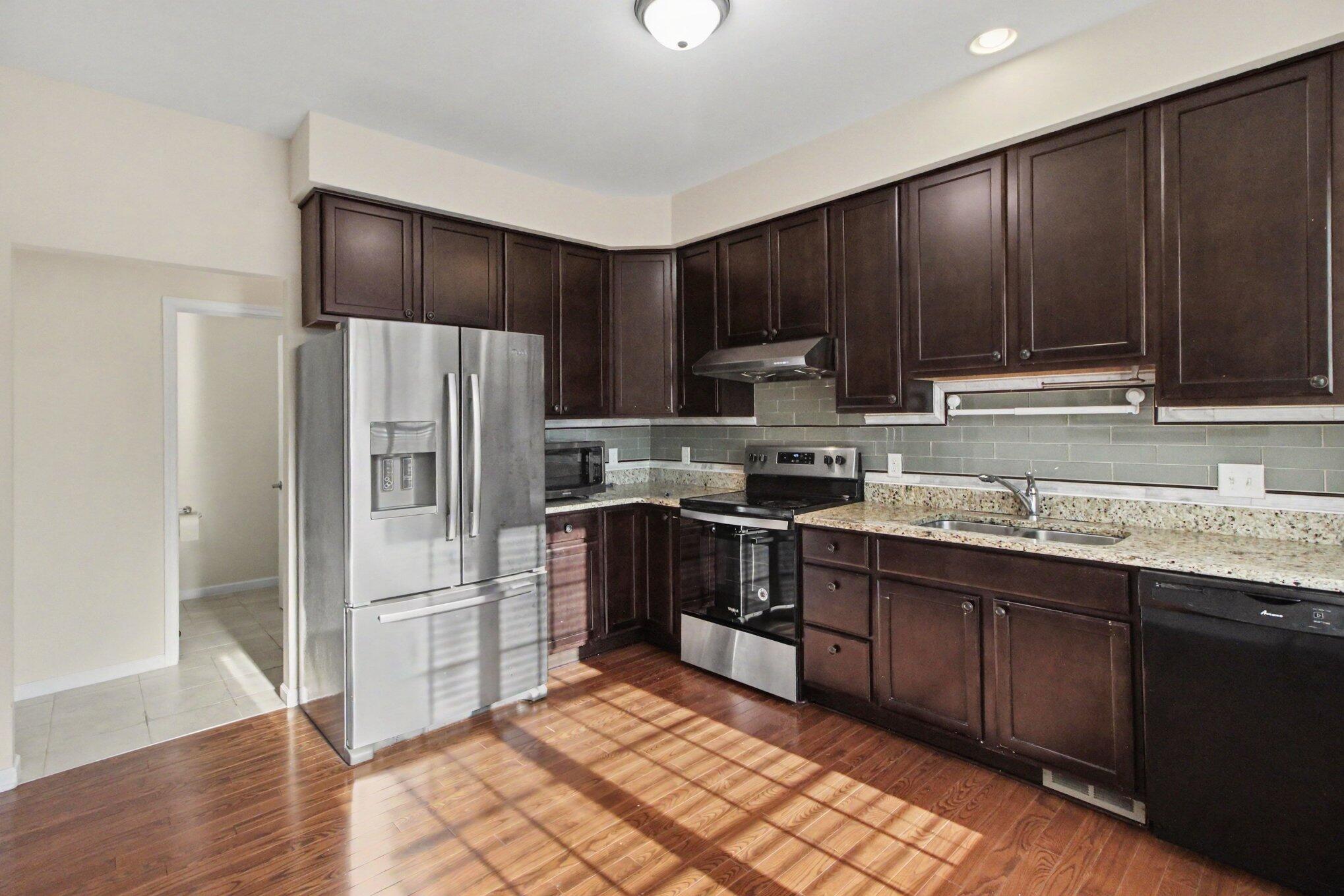 41574 Mitchell Road Novi, MI 48377 - Photo 7 of 27 008_file_2465