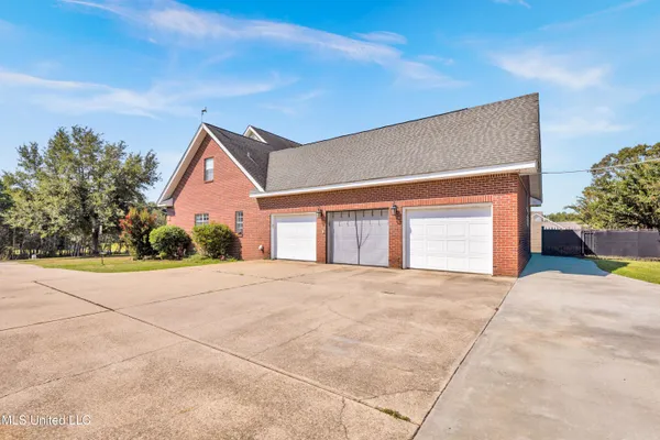 $599,000 | 19241 Hunter Drive, Kiln, MS 39556