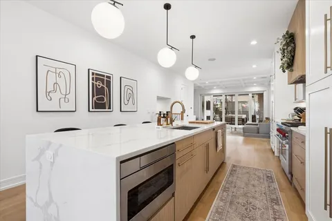 $1,400,000 | 2640 North Bosworth Avenue, Unit 1N, Chicago, IL 60614