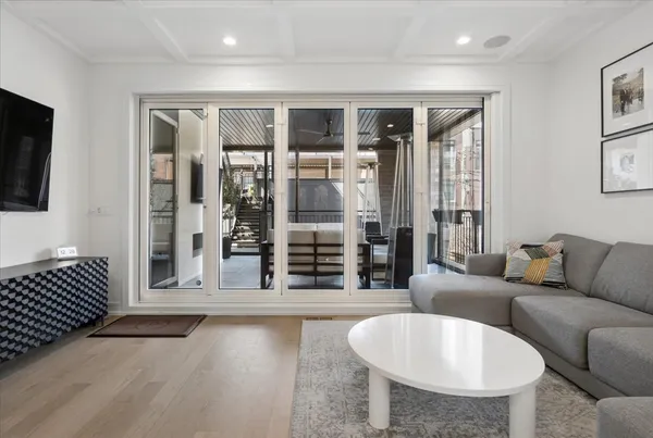 $1,400,000 | 2640 North Bosworth Avenue, Unit 1N, Chicago, IL 60614