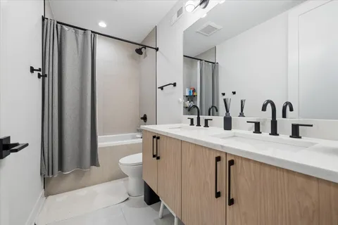 $1,400,000 | 2640 North Bosworth Avenue, Unit 1N, Chicago, IL 60614