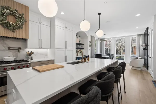 $1,400,000 | 2640 North Bosworth Avenue, Unit 1N, Chicago, IL 60614