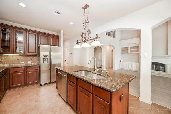 $5,950 | 19 Sandwell Place, Spring, TX 77389