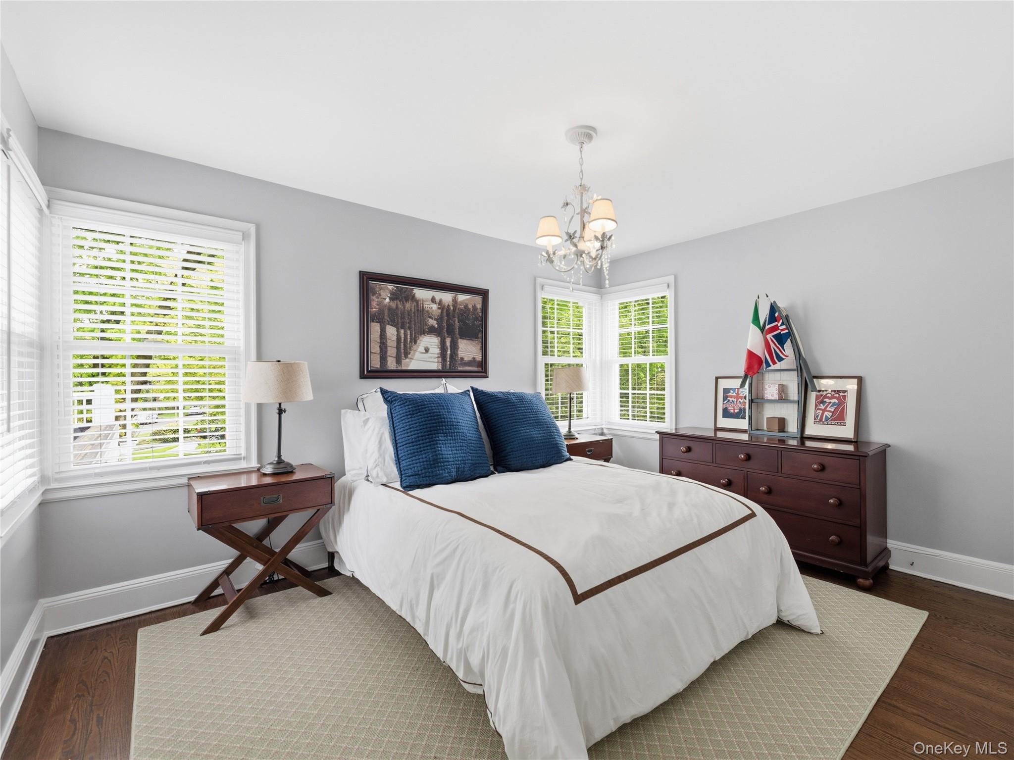 140 Remington Road Manhasset, NY 11030 - Photo 24 of 32 Gallery Image 24