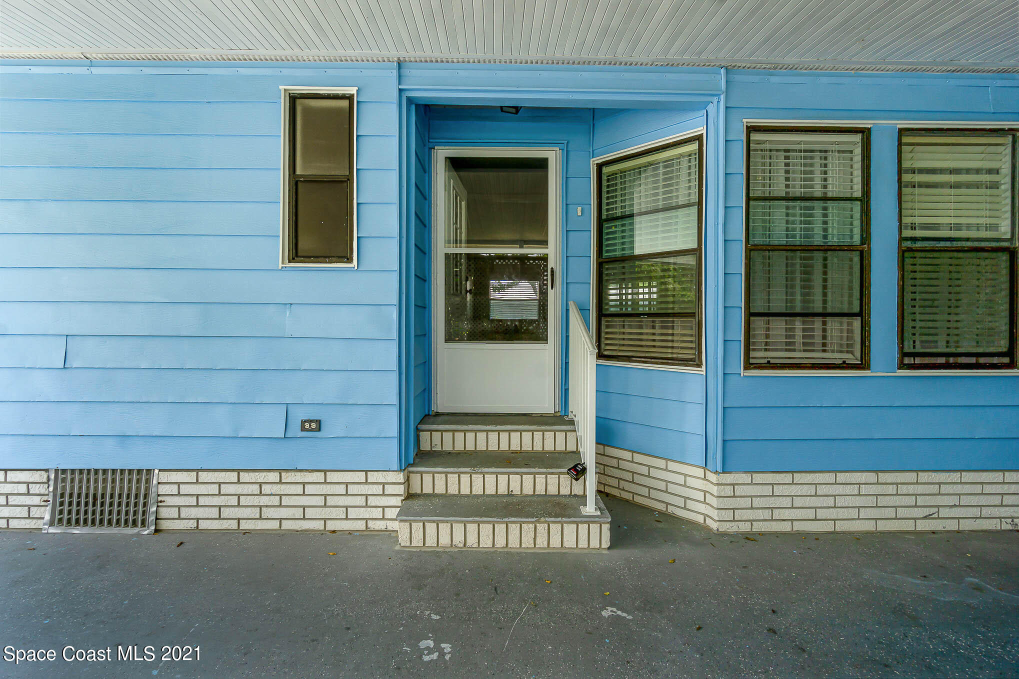 7595 Blackhawk Road Sebastian, FL 32976 - Photo 2 of 32 Jones7595BlackhawkPhotoPack_40-Edit