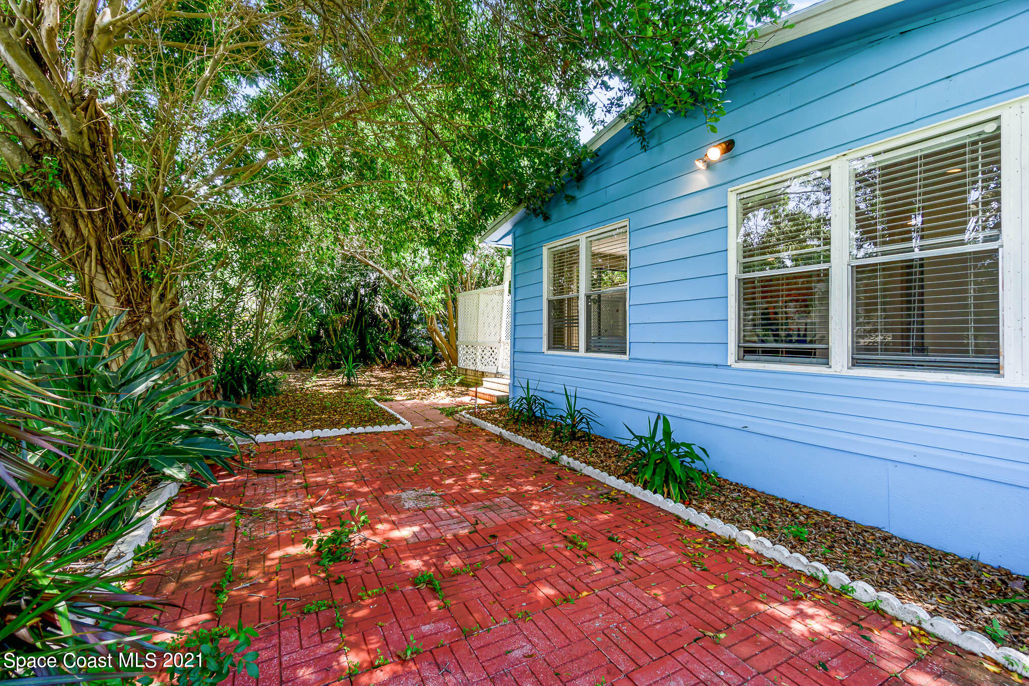 7595 Blackhawk Road Sebastian, FL 32976 - Photo 4 of 32 Jones7595BlackhawkPhotoPack_36-Edit