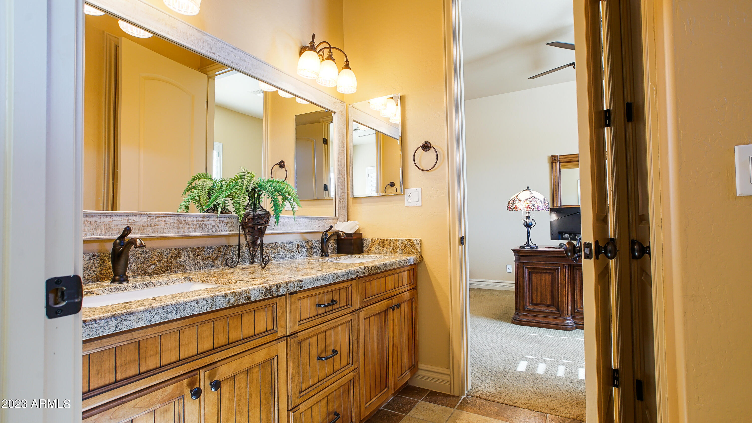 3926 South Falling Star Road Gold Canyon, AZ 85118 - Photo 24 of 45 Jack-N-Jill Bathroom