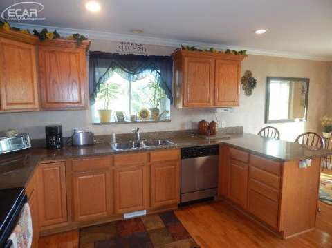 5515 Coldwater Road Flint, MI 48504 - Photo 15 of 44 20435865-14.JPG