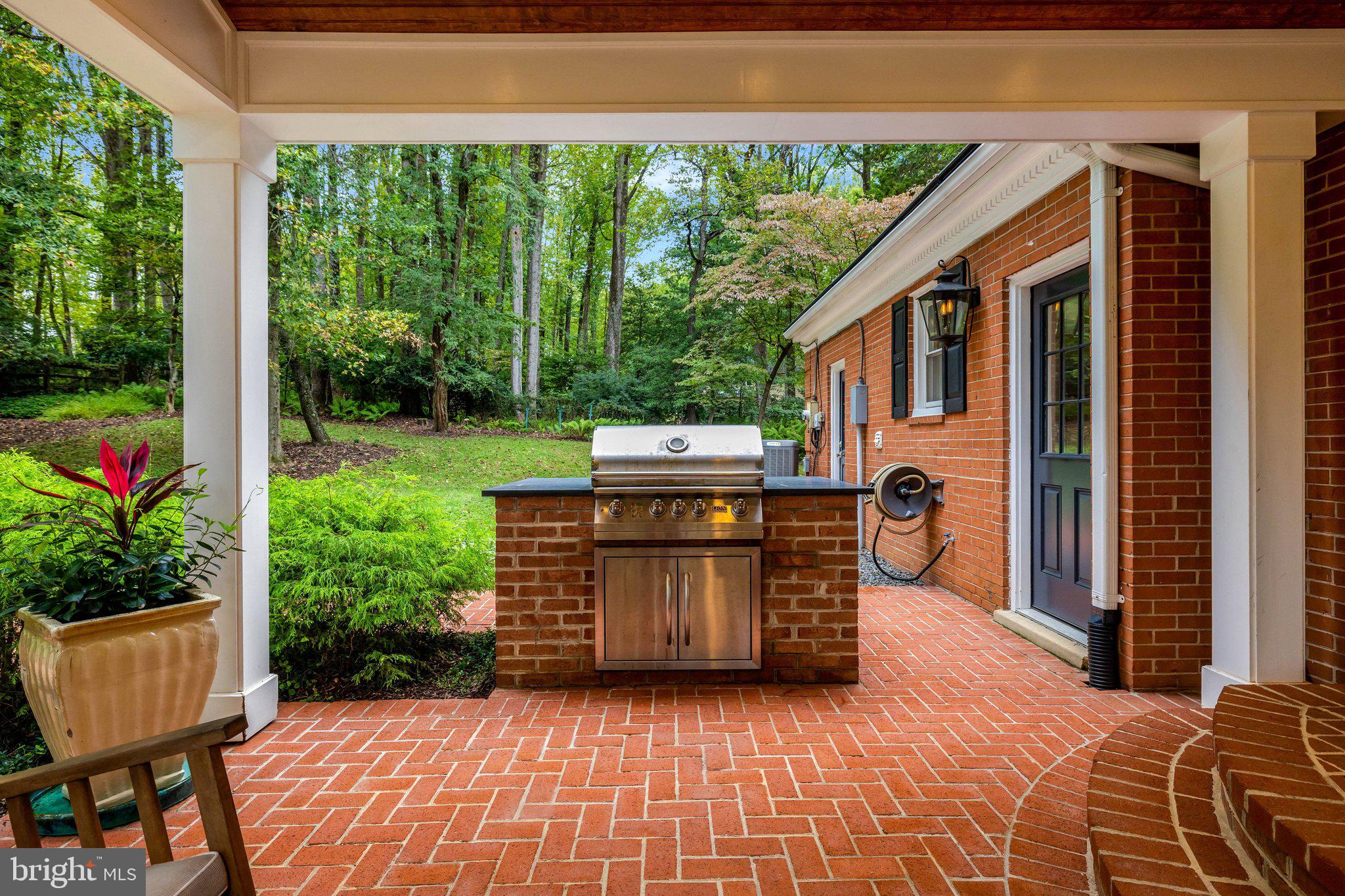 10015 Saddle Road Vienna, VA 22181 - Photo 73 of 95 Gallery Image 73