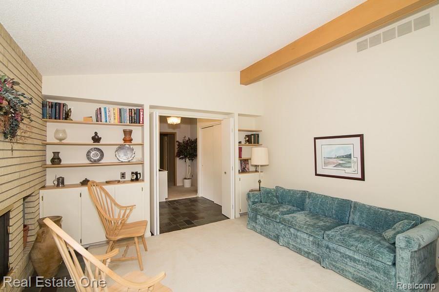 809 Brantford Road Rochester, MI 48306 - Photo 21 of 32 _OL_0095_Brantford_W041.jpg