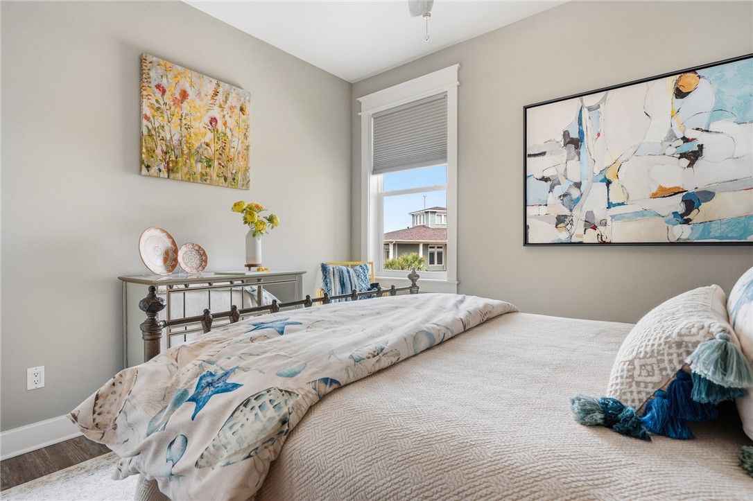 12 Sea Shell Shores Rockport, TX 78382 - Photo 20 of 40 a bedroom with a bed and a painting on the wall