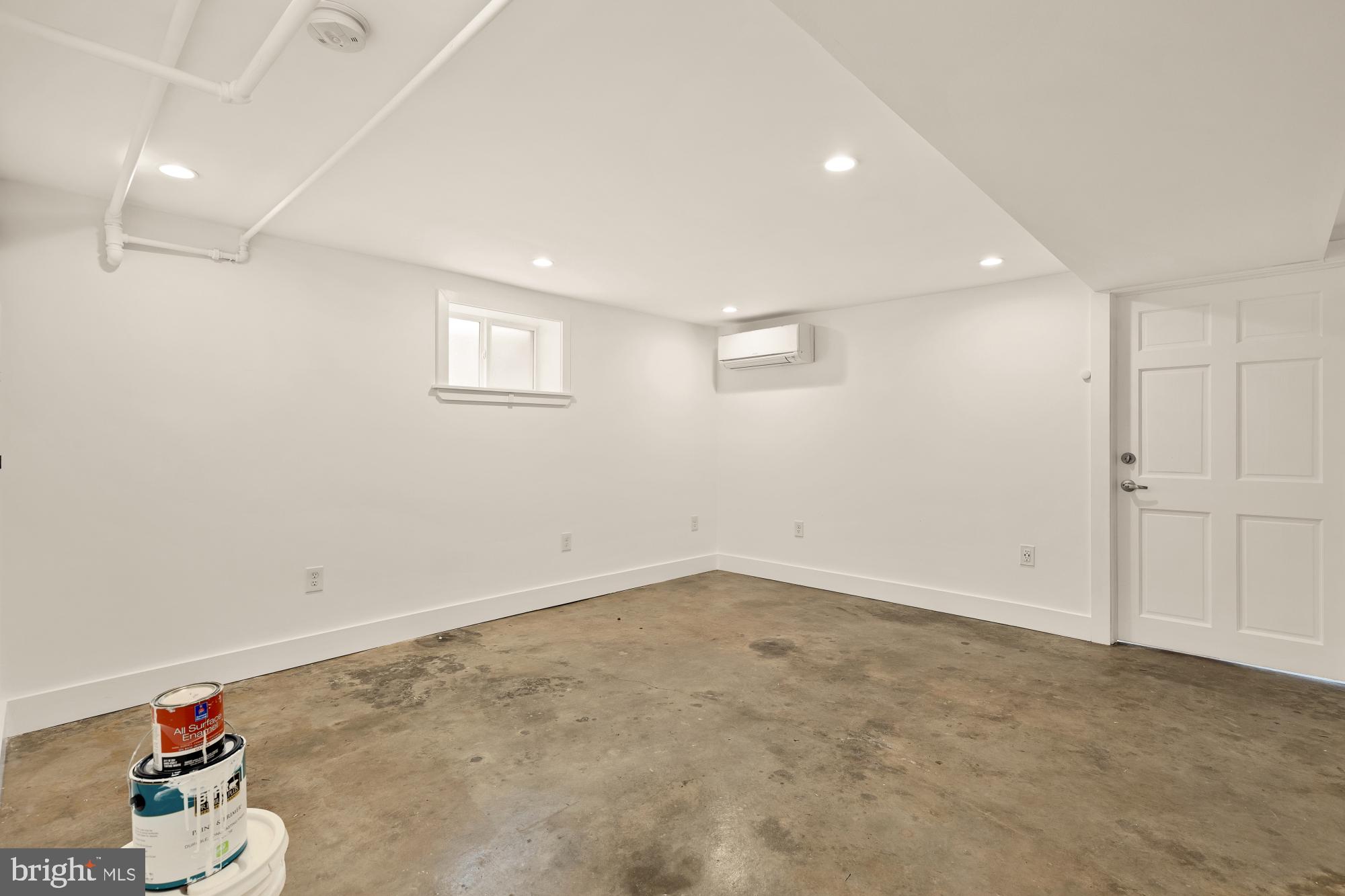 215 Hawaii Avenue Northeast Washington, DC 20011 - Photo 23 of 45 an empty room with toys