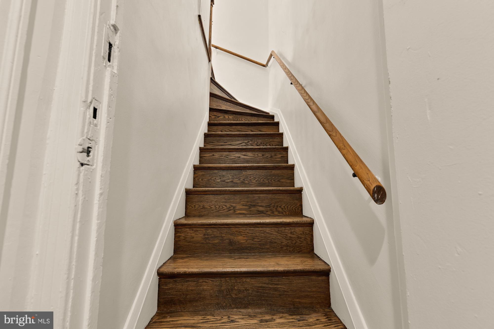 215 Hawaii Avenue Northeast Washington, DC 20011 - Photo 27 of 45 a view of entryway