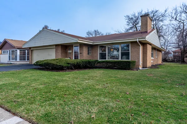 $550,000 | 3835 West Jarlath Street, Lincolnwood, IL 60712