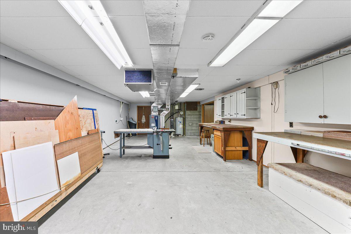 322 Buttonwood Road Landenberg, PA 19350 - Photo 39 of 60 Spacious workshop with ample potential.