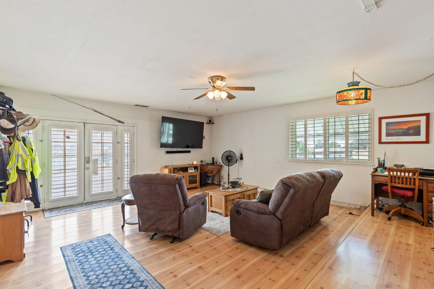 35670 Road 603 Raymond, CA 93653 - Photo 19 of 61 a living room with furniture and a flat screen tv