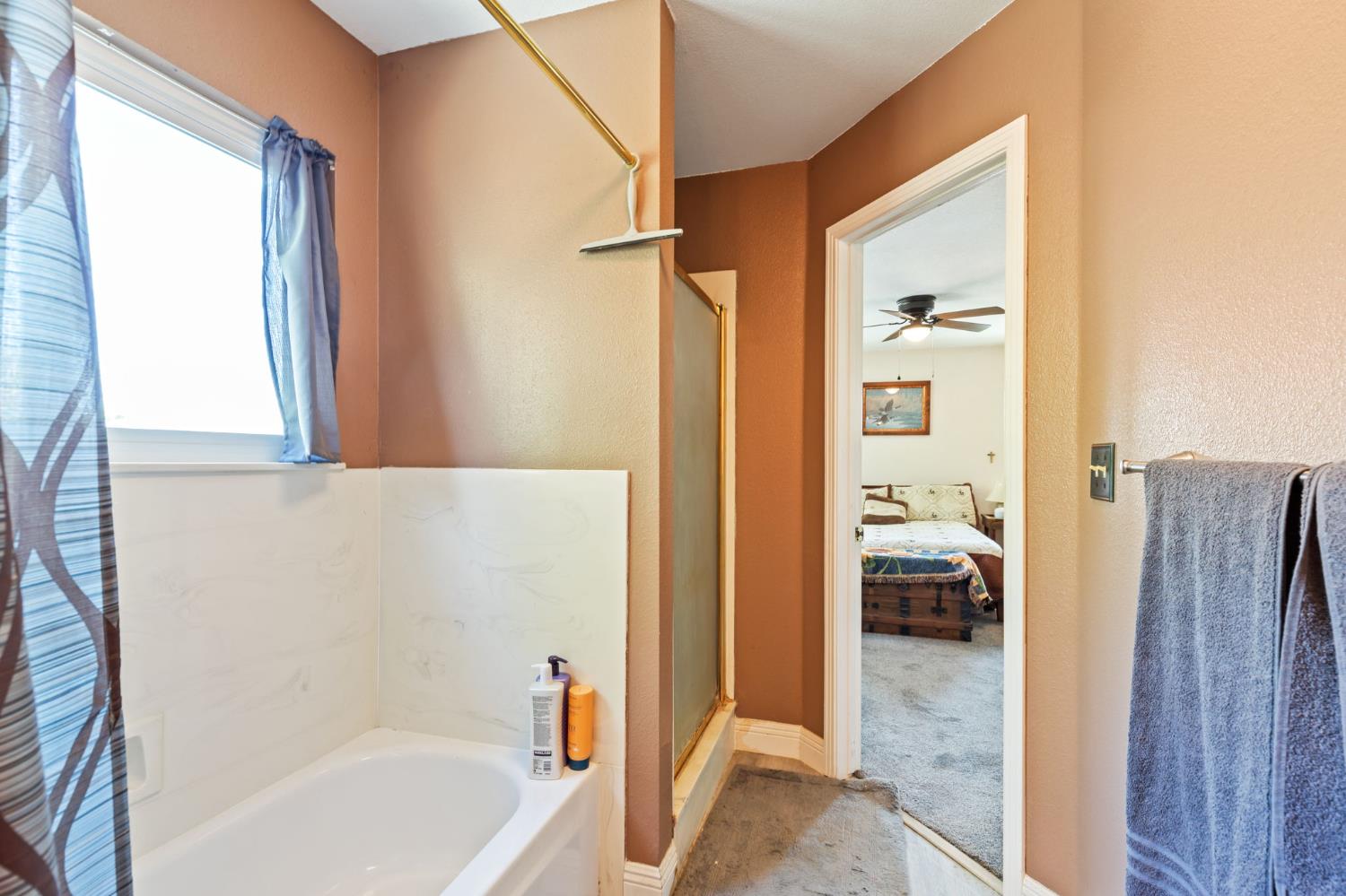 35670 Road 603 Raymond, CA 93653 - Photo 41 of 61 a en suite bathroom with a tub shower and a sink