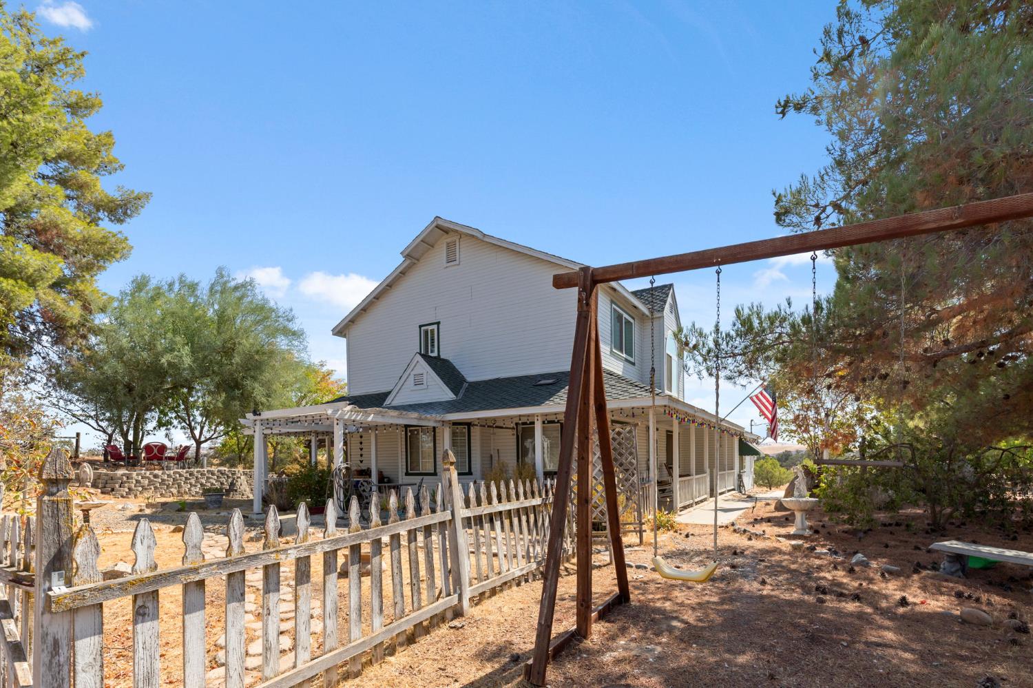 35670 Road 603 Raymond, CA 93653 - Photo 5 of 61 a view of a house with a yard from a balcony