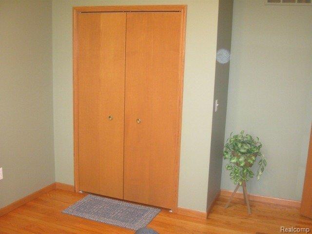235 Palms Road Columbus, MI 48063 - Photo 13 of 25 Front bedroom 2 (640x480).jpg
