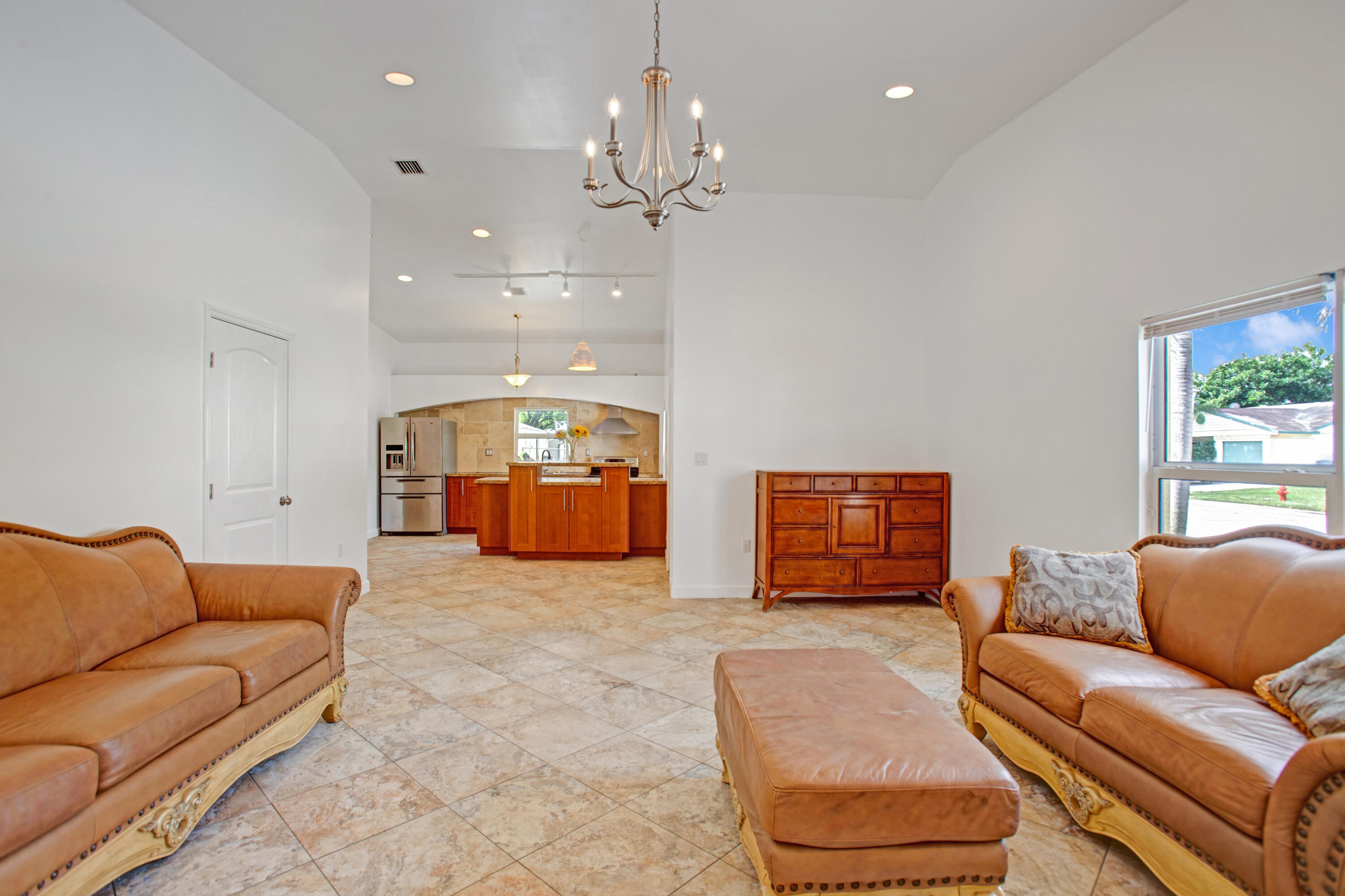 8291 Garden Gate Place Boca Raton, FL 33433 - Photo 17 of 45 living room