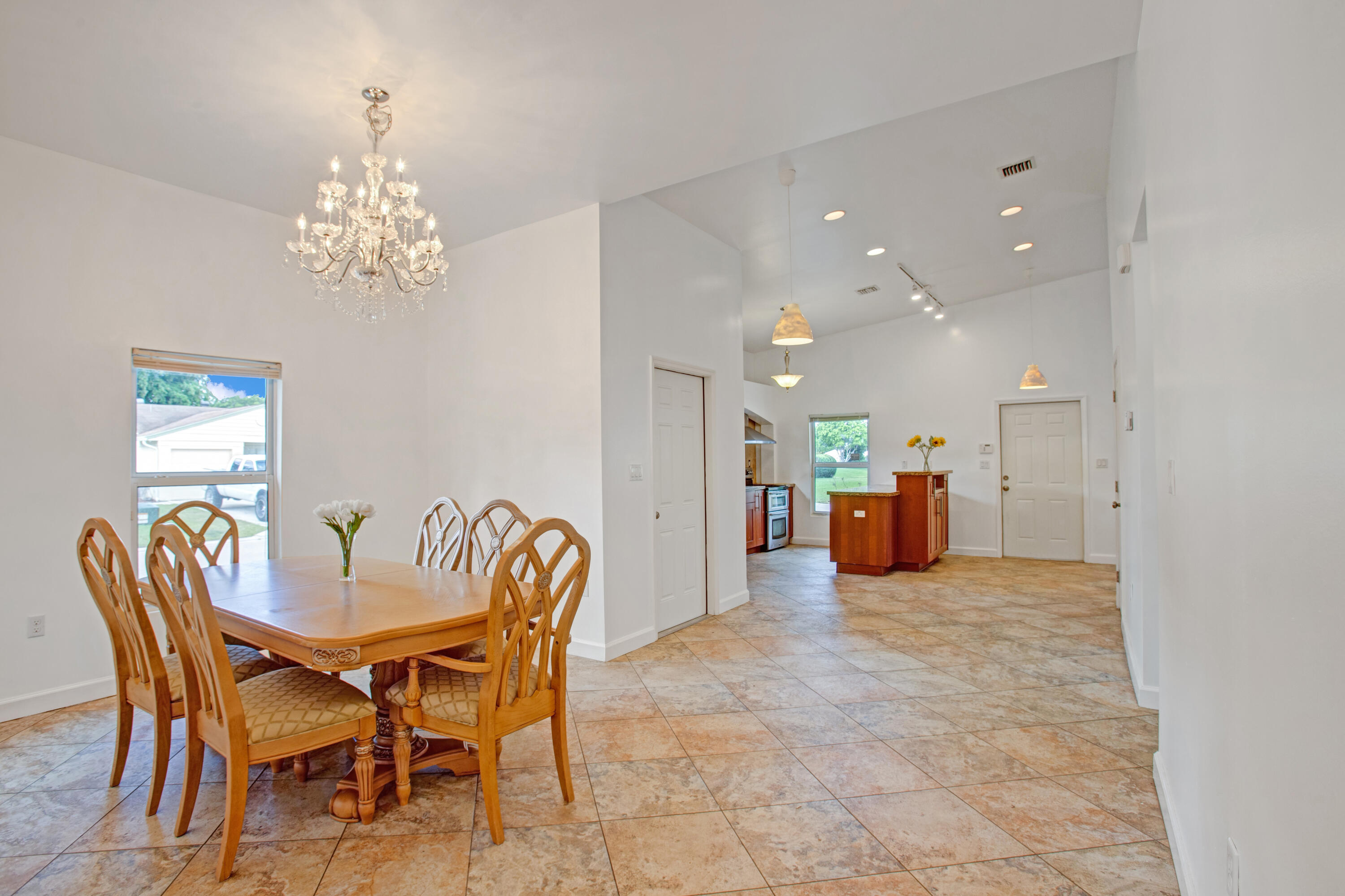 8291 Garden Gate Place Boca Raton, FL 33433 - Photo 21 of 45 dining / kitchen