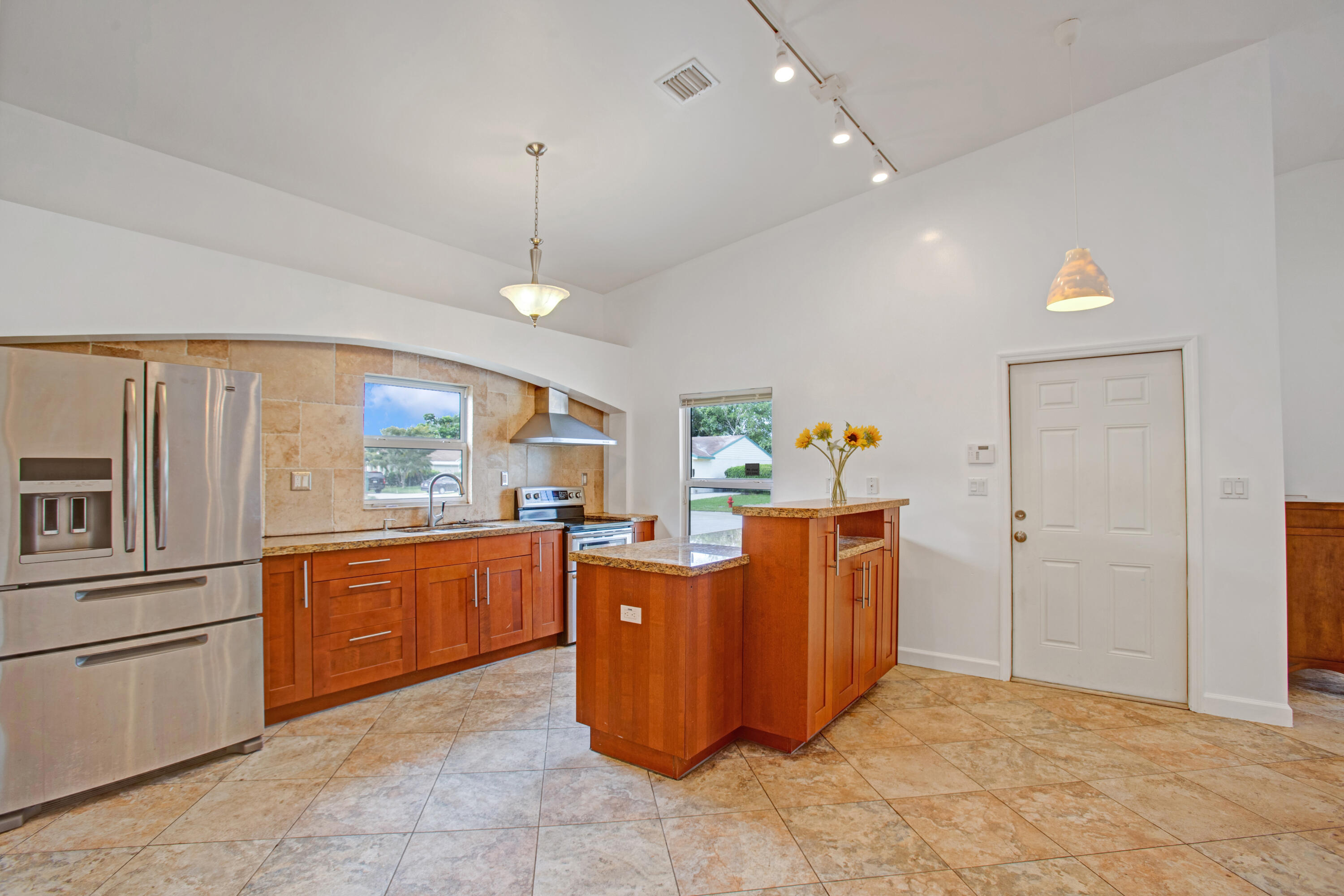 8291 Garden Gate Place Boca Raton, FL 33433 - Photo 6 of 45 kitchen