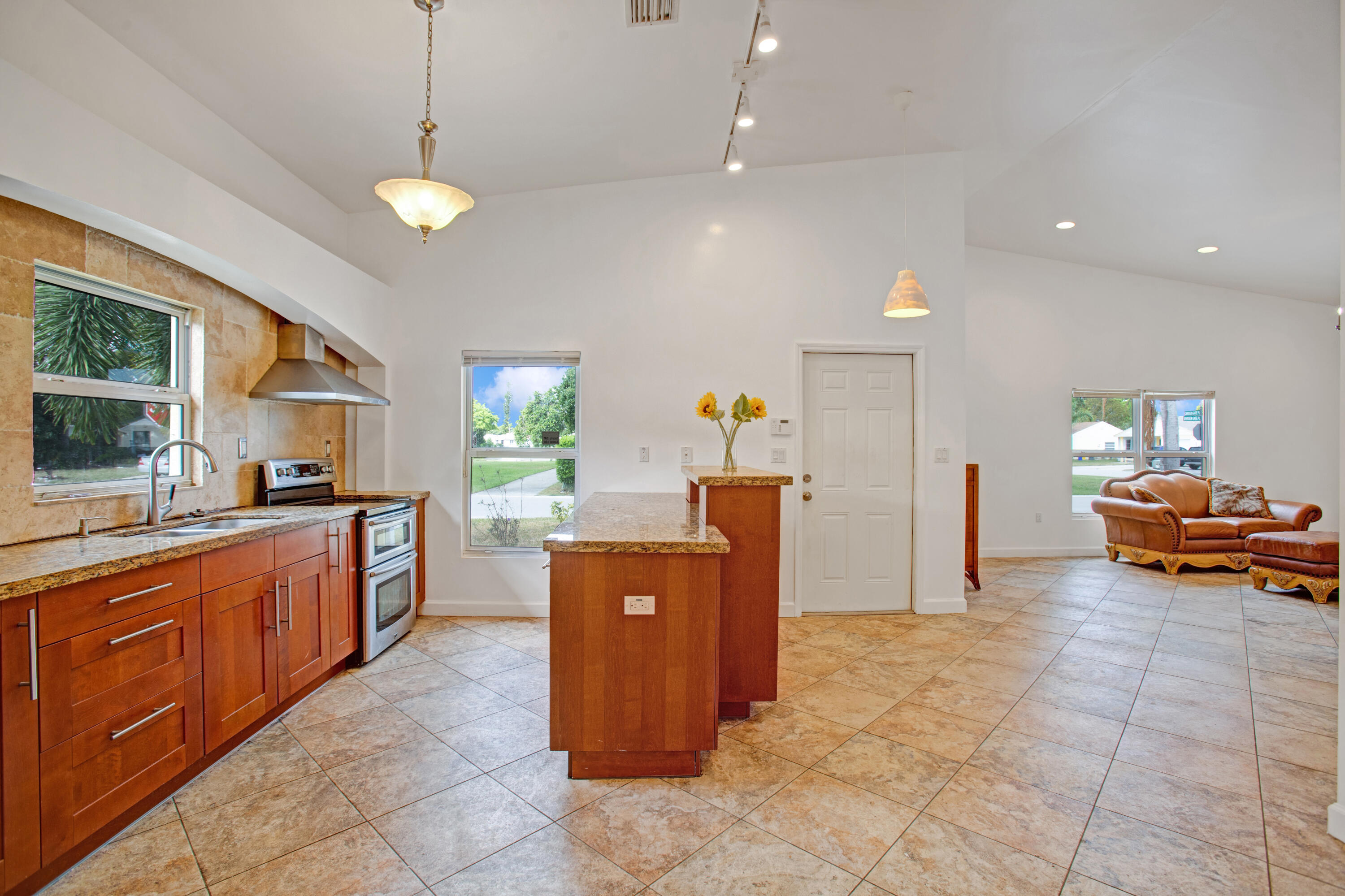 8291 Garden Gate Place Boca Raton, FL 33433 - Photo 7 of 45 kitchen