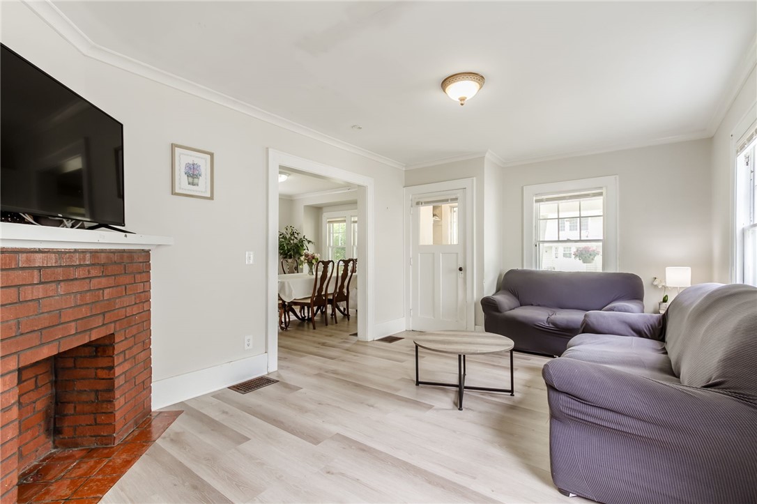 724 Woodbine Avenue Rochester, NY 14619 - Photo 4 of 13