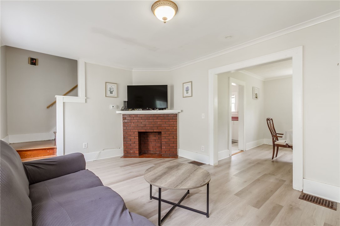 724 Woodbine Avenue Rochester, NY 14619 - Photo 5 of 13