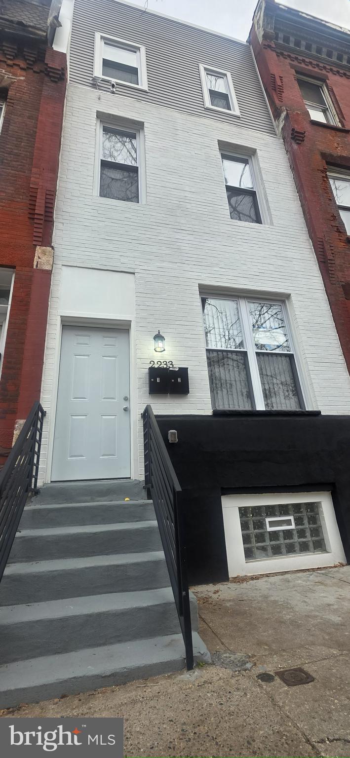 2233 North 16th Street Philadelphia, PA 19132 - Photo 1 of 21 a view of entryway