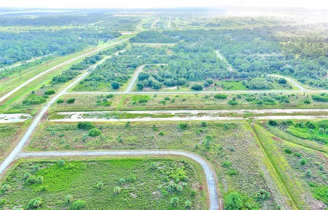 a view of a bird bath