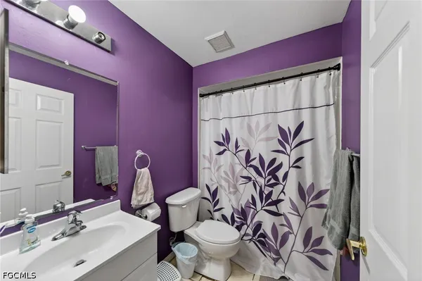 a bed room with a bed window and dresser