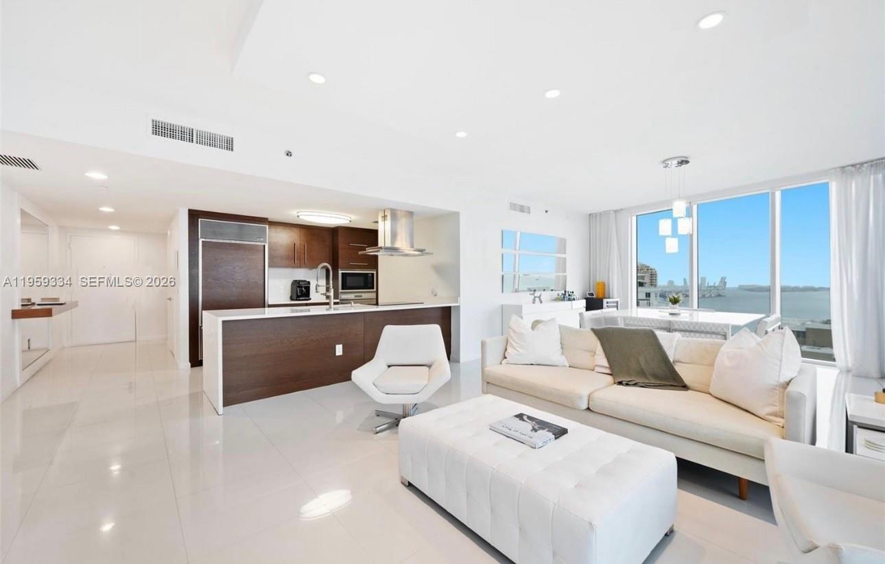 495 Brickell Avenue, Unit 3301 Miami, FL 33131 - Photo 11 of 35