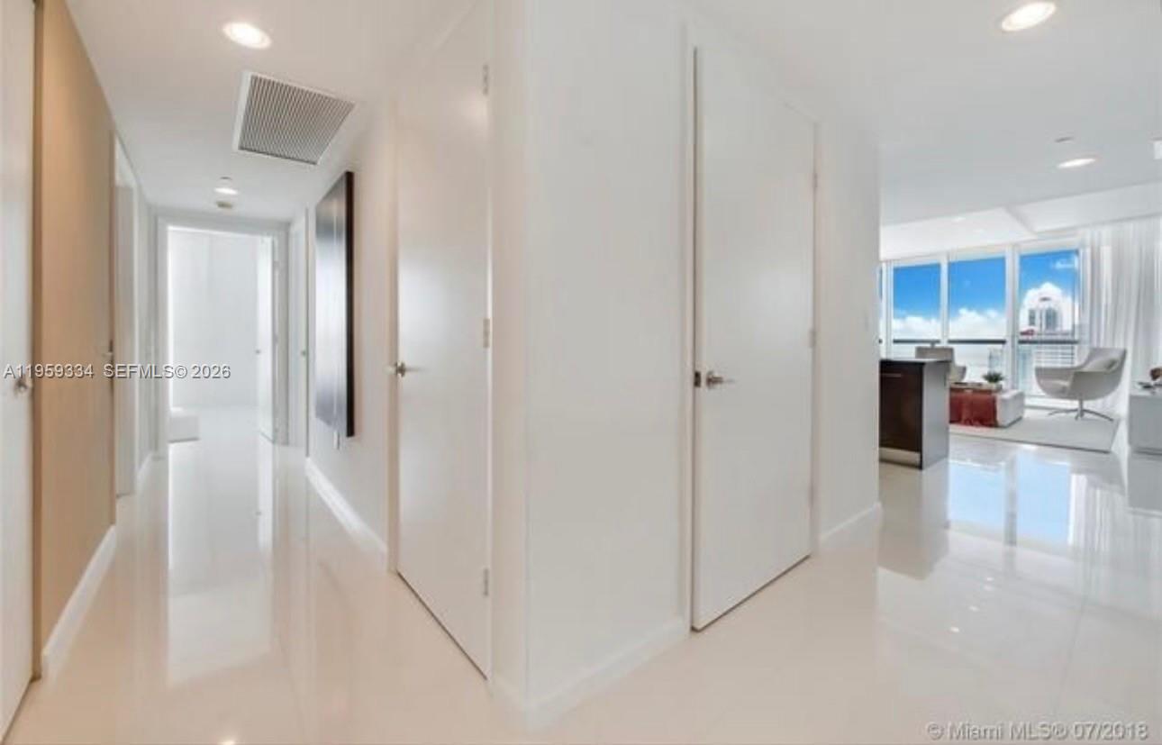 495 Brickell Avenue, Unit 3301 Miami, FL 33131 - Photo 22 of 33