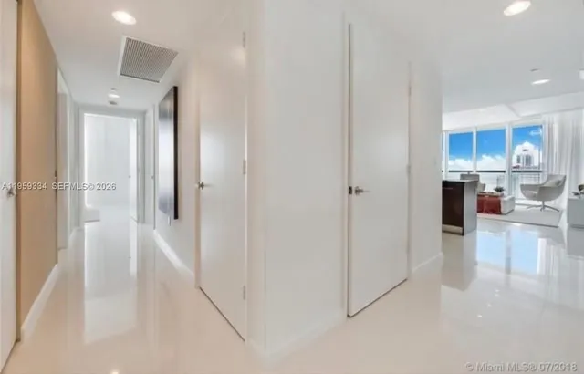 $8,500 | 495 Brickell Avenue, Unit 3301, Miami, FL 33131