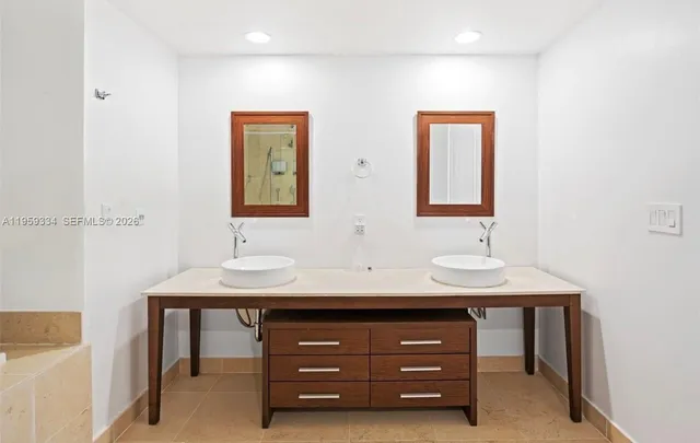 $8,500 | 495 Brickell Avenue, Unit 3301, Miami, FL 33131