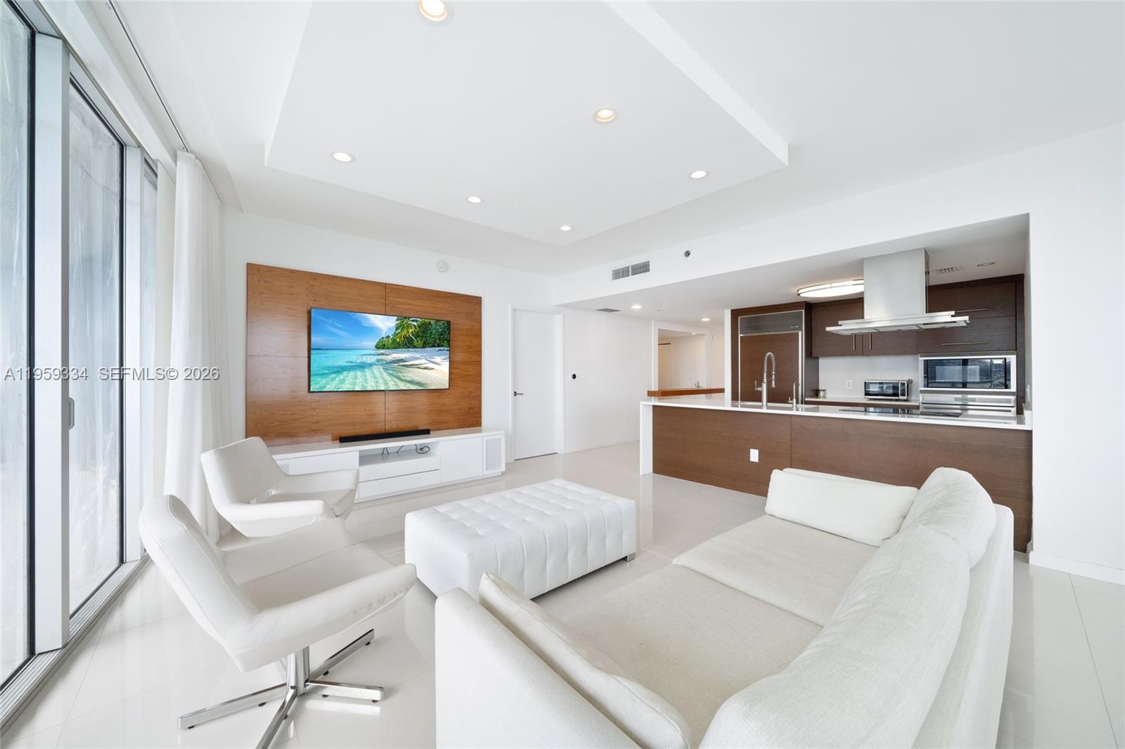 495 Brickell Avenue, Unit 3301 Miami, FL 33131 - Photo 4 of 35