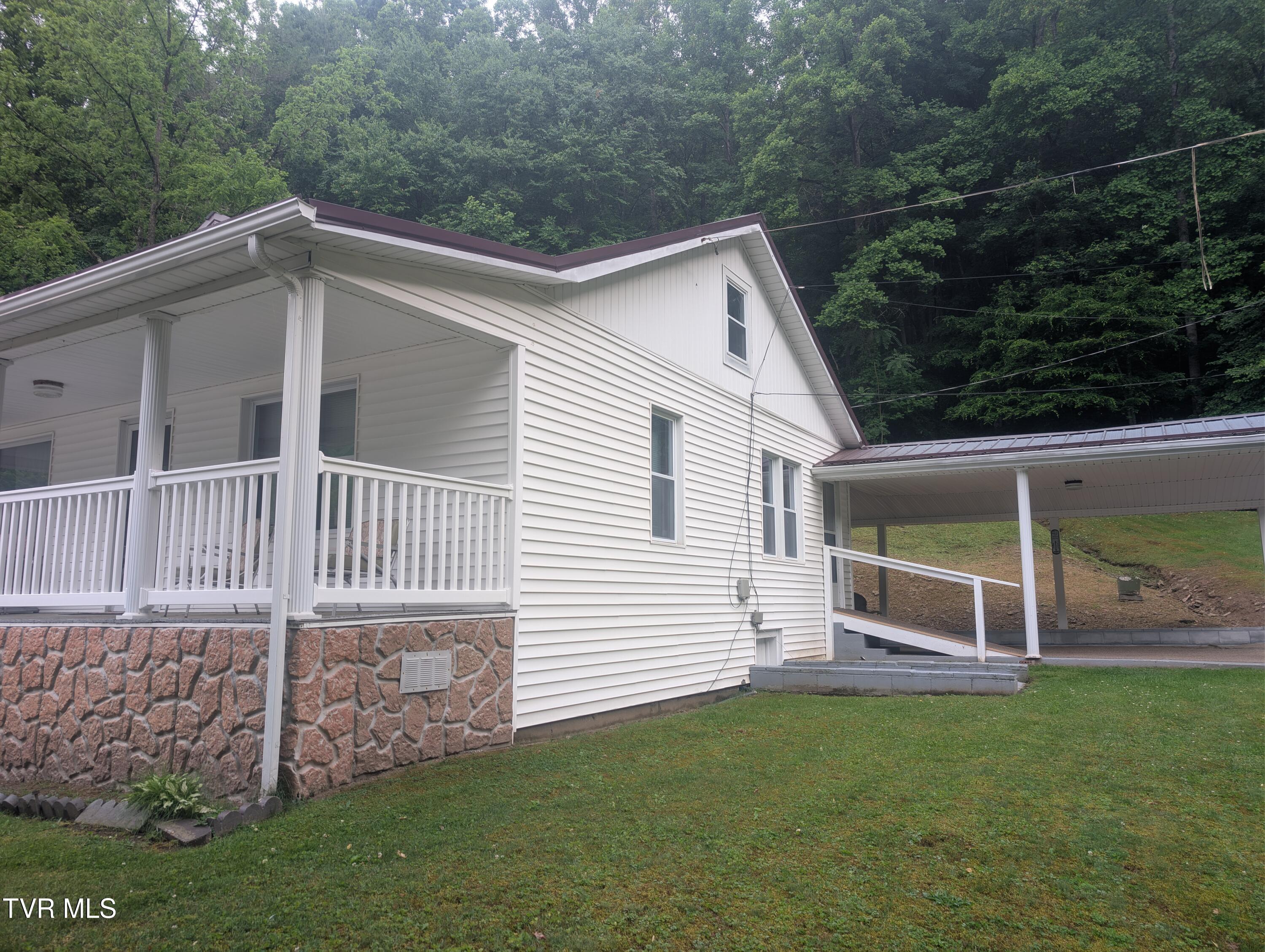 9912 Sandlick Road Bee, VA 24217 - Photo 3 of 26 PXL_20260521_223816568