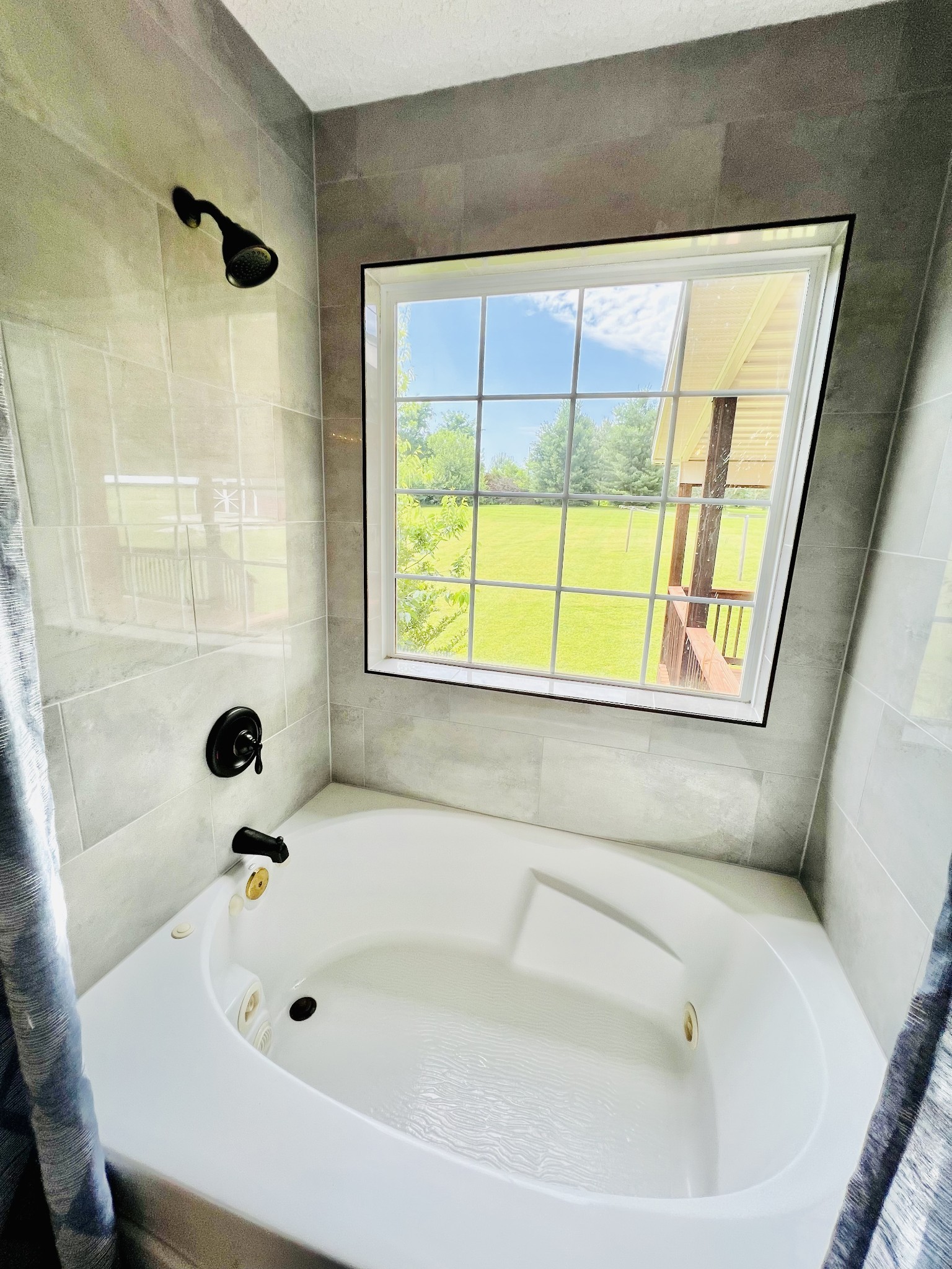 5345 Ashburn Road Springfield, TN 37172 - Photo 11 of 46 a bathroom with a bathtub and a shower