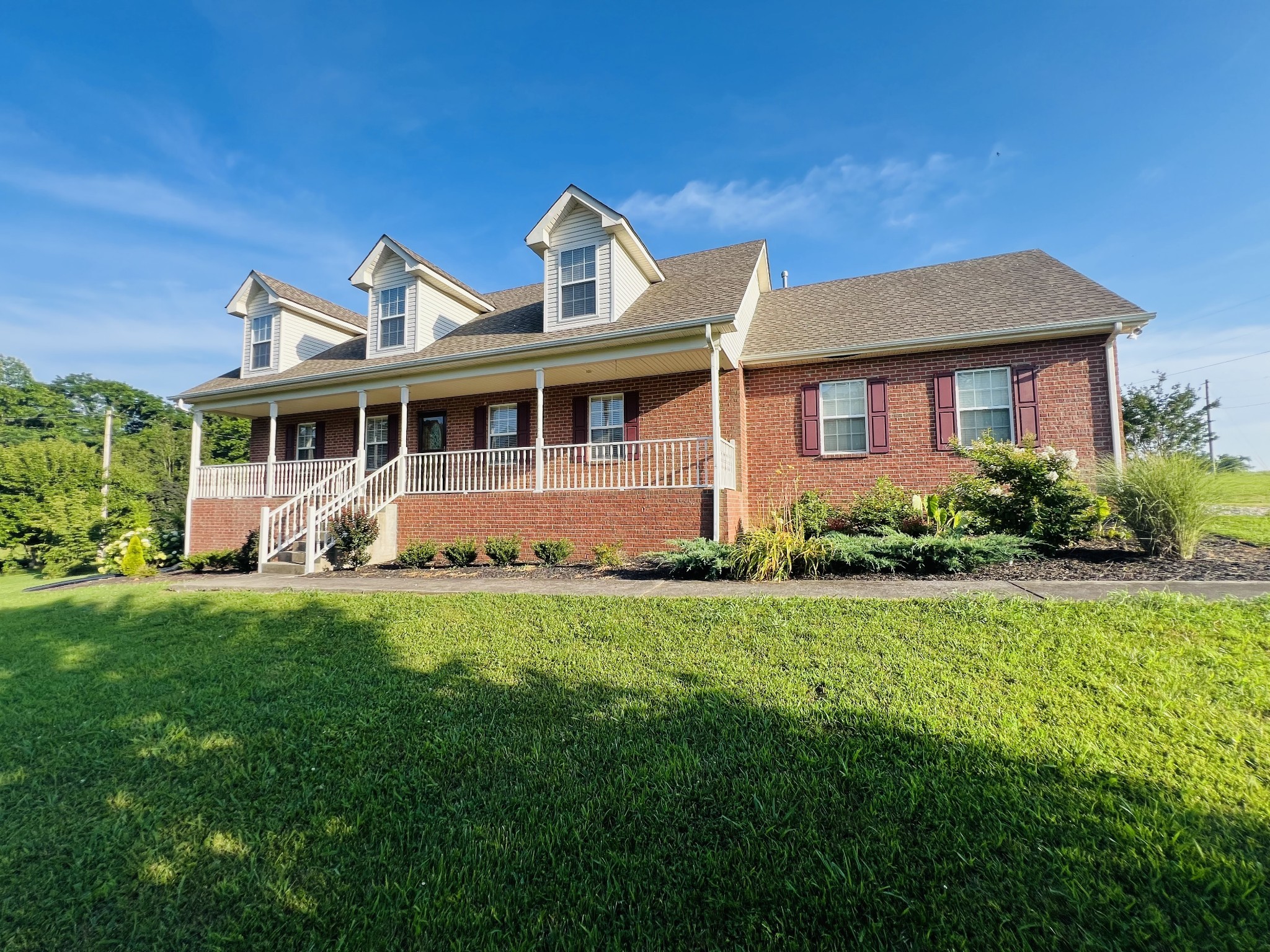 5345 Ashburn Road Springfield, TN 37172 - Photo 16 of 46 a front view of a house with a yard and potted plants