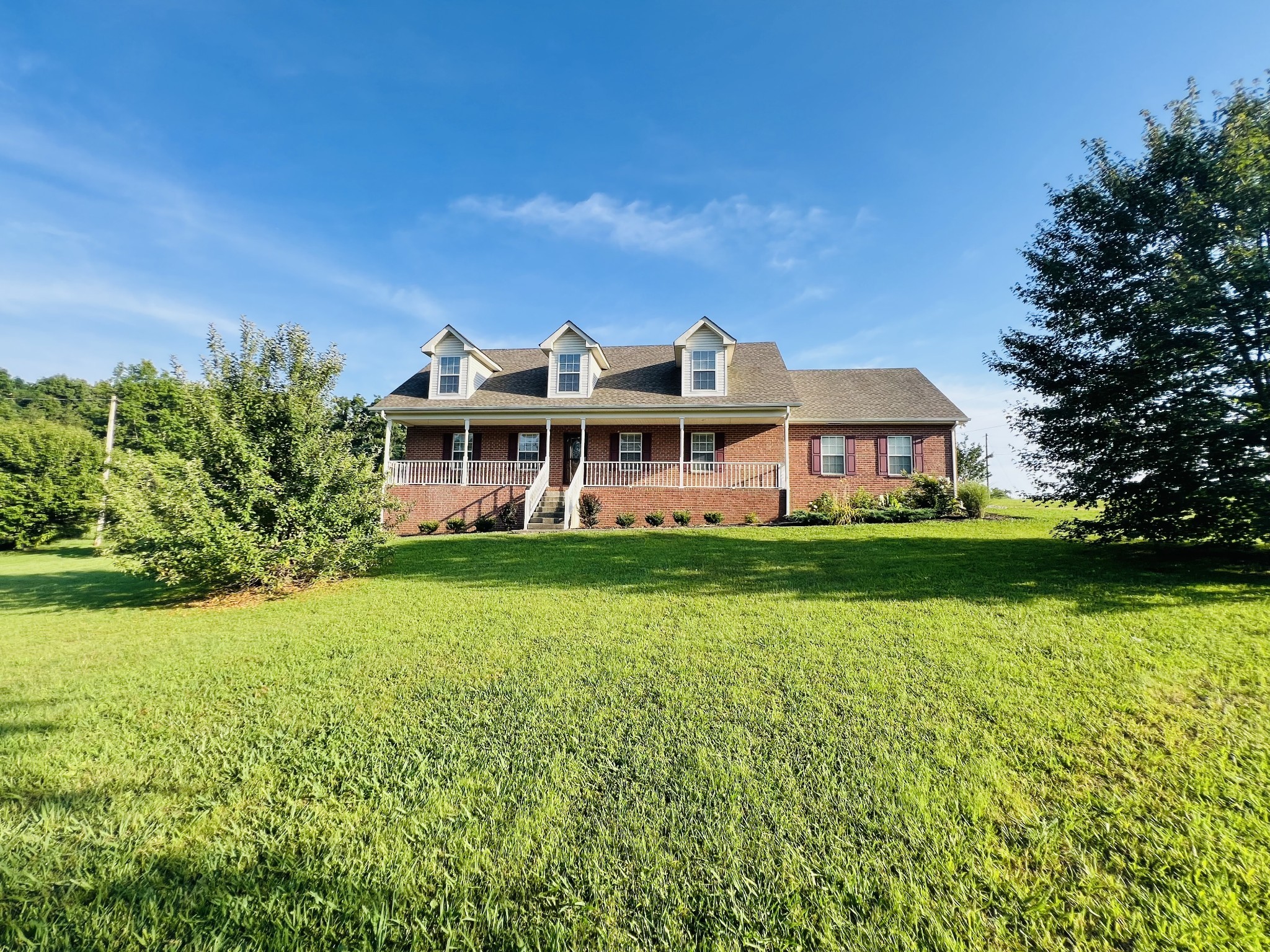 5345 Ashburn Road Springfield, TN 37172 - Photo 3 of 46 a front view of a house with garden