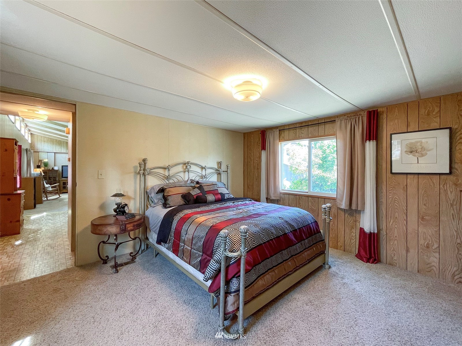 141 Streit Road Sequim, WA 98382 - Photo 23 of 40 a bed room with a bed and a window