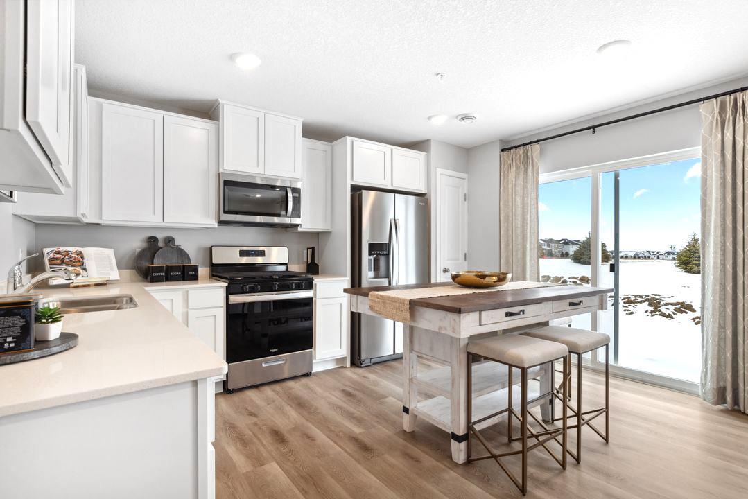 13740 Victoria Meadows Rosemount, MN 55068 - Photo 4 of 37