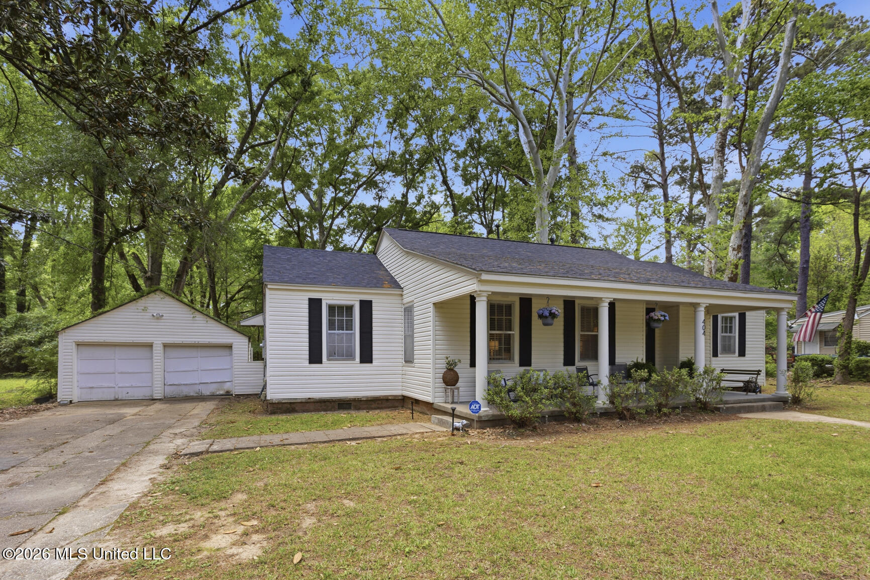 Welcome to 404 Colonial Circle